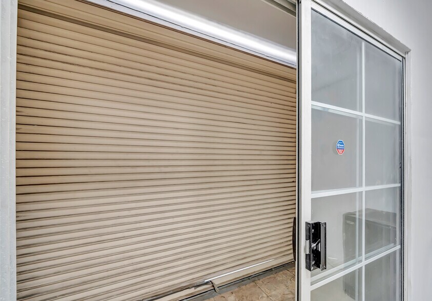 More Photos Of 830 S Main St, Santa Ana Freestanding For Sale