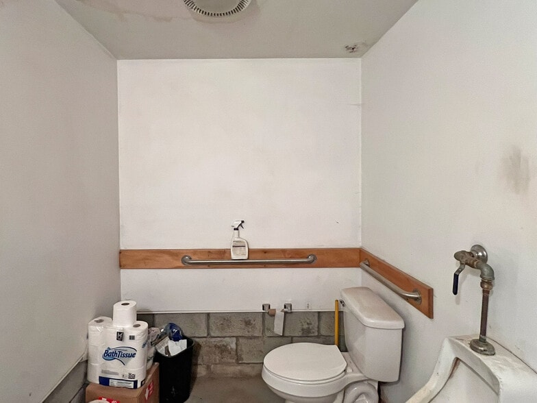 More Photos Of 9711 Perry Hwy, Waterford Warehouse For Sale
