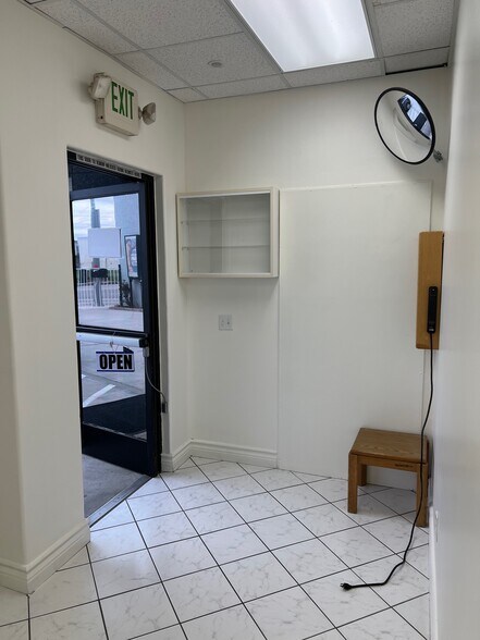More Photos Of 22119 Sherman Way, Canoga Park Office For Lease
