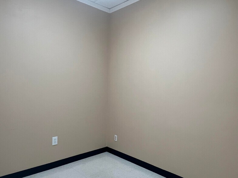 More Photos Of 9600 Bellaire Blvd, Houston Unknown For Lease