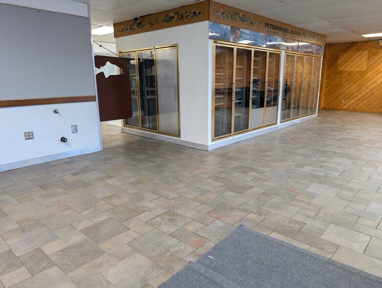 More Photos Of 306 Nordic dr, Petersburg Freestanding For Sale