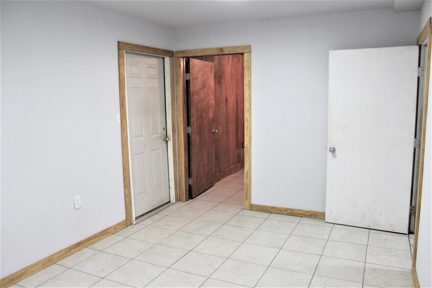 More Photos Of 201 Houston St, George West Warehouse For Lease