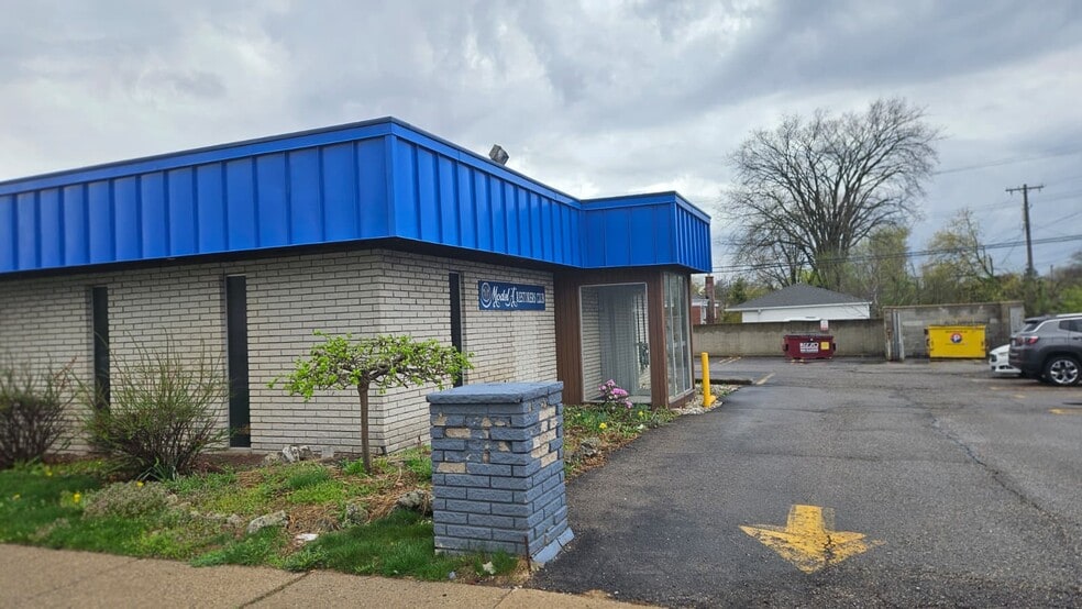 More Photos Of 6721 N Merriman Rd, Garden City Office For Sale