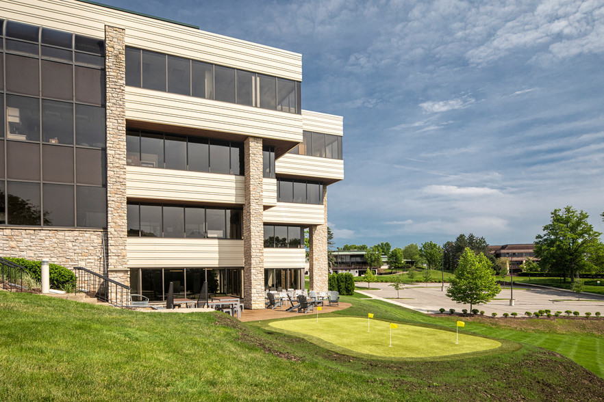 Primary Photo Of 300 Corporate Center Dr, Coraopolis Office For Lease