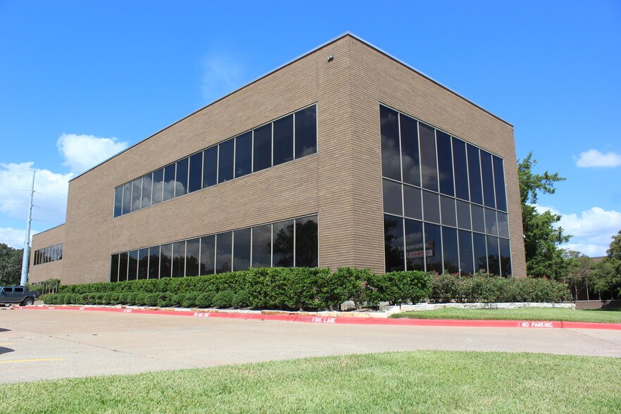 More Photos Of 1733 Briarcrest Dr, Bryan Office For Lease