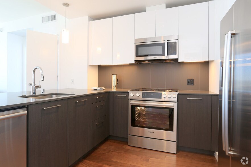 More Photos Of 399 Fremont St, San Francisco Apartments For Lease