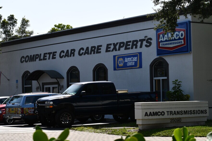 More Photos Of 25090 Bernwood Dr, Bonita Springs Showroom For Sale
