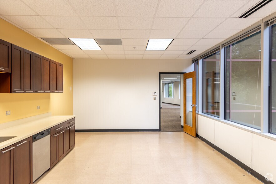 More Photos Of 7501 Boulder View Dr, North Chesterfield Unknown For Lease