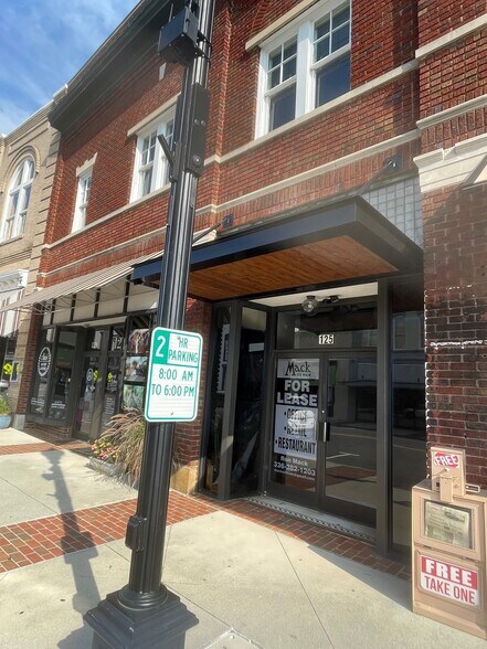 More Photos Of 121-129 N Main St, Mooresville Storefront Retail Office For Lease
