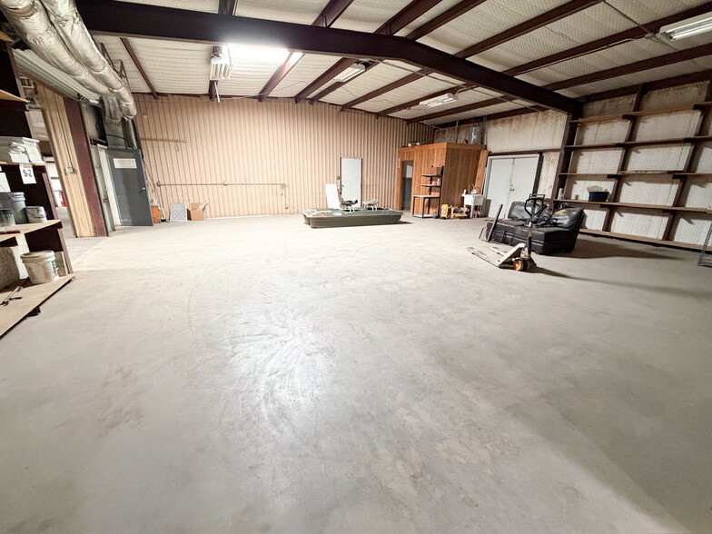 More Photos Of 2031 Trade Dr, Midland Showroom For Lease