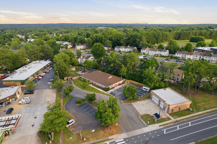 More Photos Of 83 Sugarland Run Dr, Sterling Daycare Center For Lease