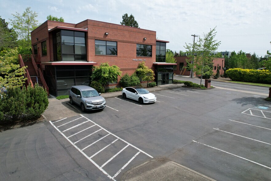 More Photos Of 7117 SW Beveland Rd, Tigard Office For Lease