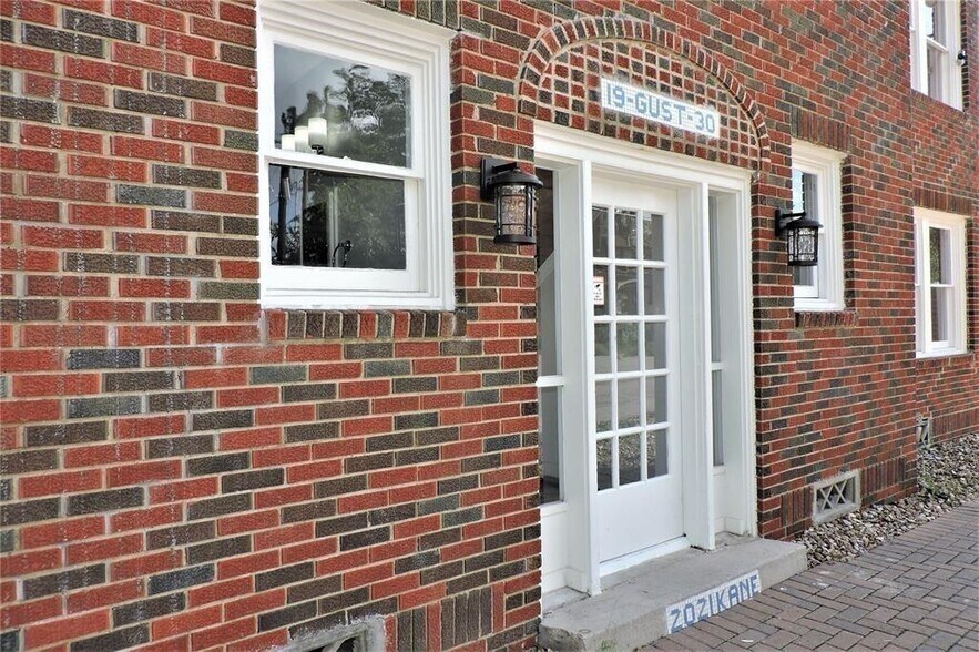 More Photos Of 2021 Kane St, Houston Apartments For Sale