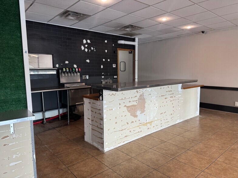 More Photos Of 1920 Tyler St, Hollywood Restaurant For Lease