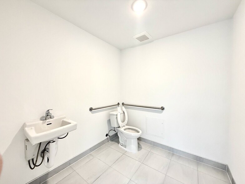 More Photos Of 15007 41st Ave, Flushing Flex For Lease