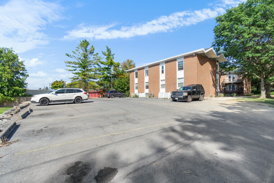 More Photos Of 101 Waldorf Pky, Syracuse Multifamily For Sale