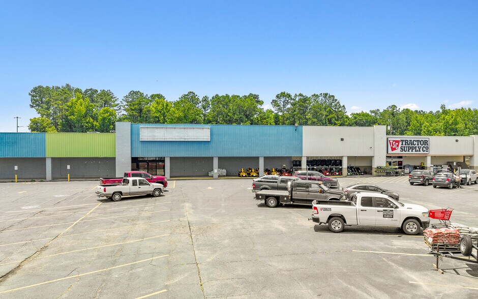 More Photos Of 723-739 Highway 165 S, Oakdale Freestanding For Sale