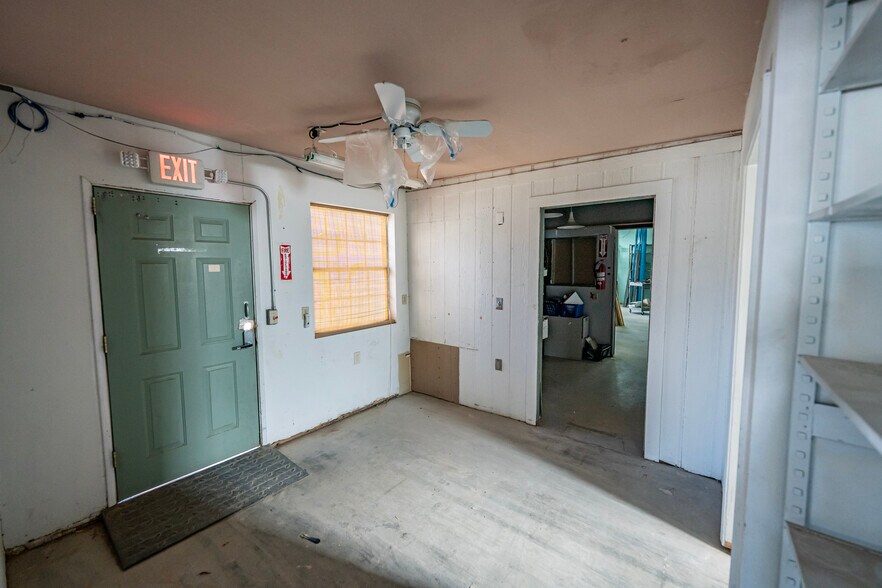 More Photos Of 5221 Hwy 68, Golden Valley Flex For Sale