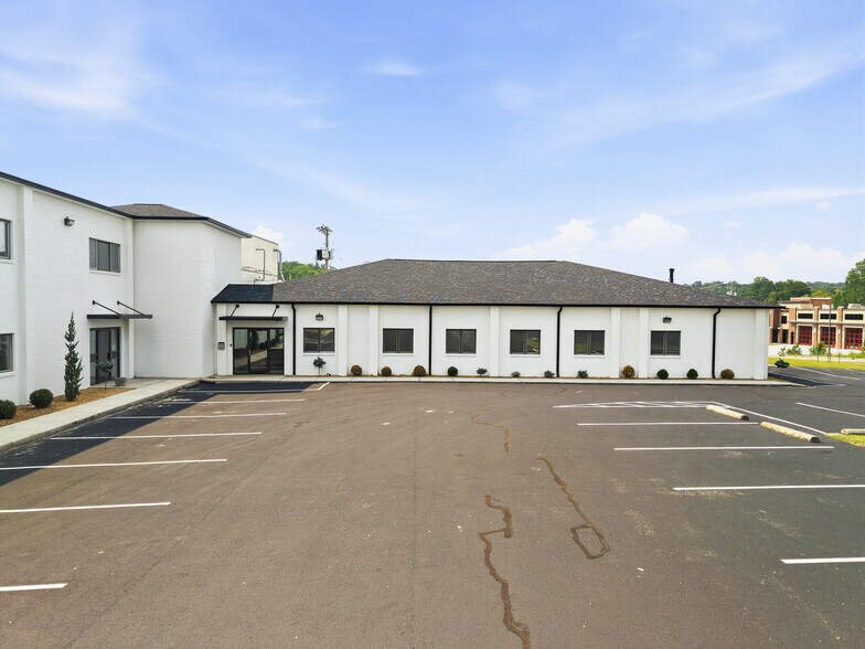 More Photos Of 1221 S Willow Ave, Cookeville Office Residential For Lease