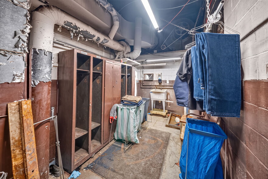 More Photos Of 5009 Xerxes Ave S, Minneapolis Auto Repair For Sale