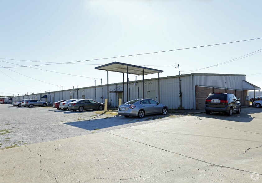 More Photos Of 424-460 E President Ave, Tupelo Flex For Lease