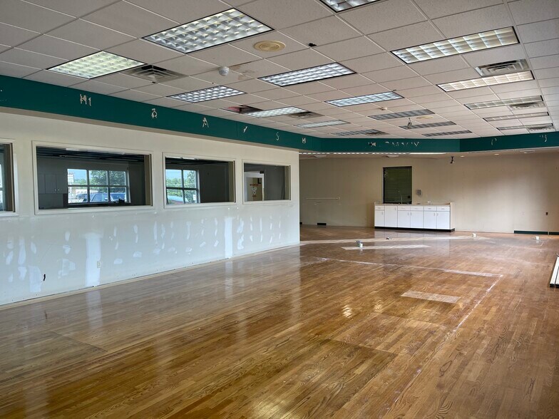More Photos Of 4300 Grand Ave, Fort Smith Medical For Lease
