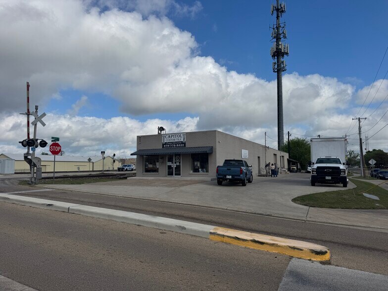 More Photos Of 100 E 32nd St, Bryan Freestanding For Sale