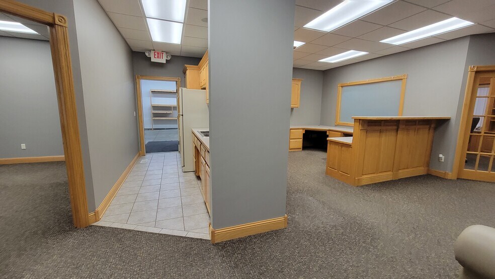 More Photos Of 1881 NW Station Parkway, Andover Office Residential For Lease