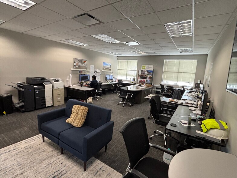 More Photos Of 2600 Cypress Ridge Blvd, Wesley Chapel Office For Lease