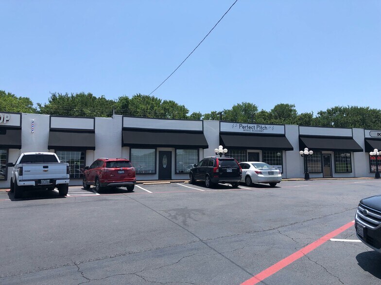 More Photos Of 220 N Walnut Creek Dr, Mansfield Unknown For Lease