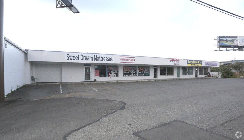 More Photos Of 6820 27th St W, University Place Storefront For Lease