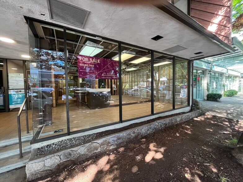 More Photos Of 134 14th St E, North Vancouver Office For Sale