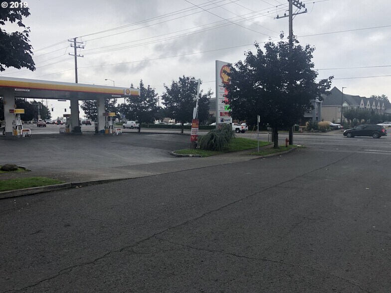 More Photos Of 4916 NE 100th Ave, Portland Flex For Sale