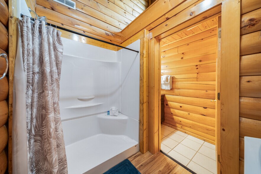 More Photos Of 4309 E Parkway, Gatlinburg Office For Sale