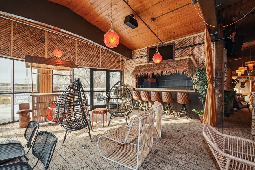 More Photos Of 1900 & 1924 Marshall St NE, Minneapolis Restaurant For Sale