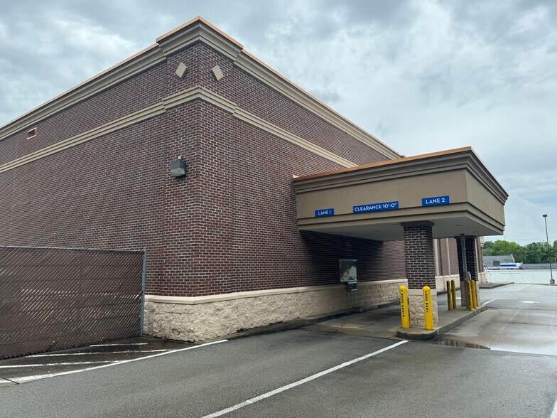 More Photos Of 1396 W Chestnut St, Washington Drugstore For Lease