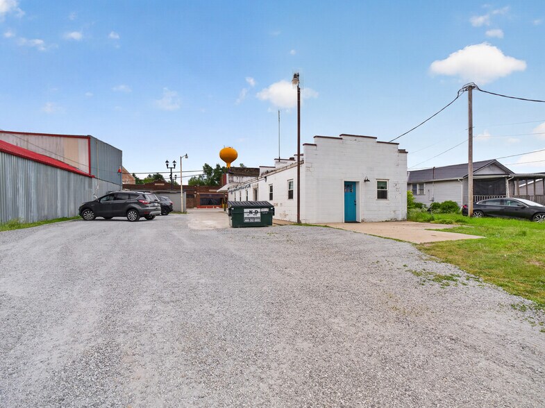 More Photos Of 217 State St, Ashley General Retail For Sale