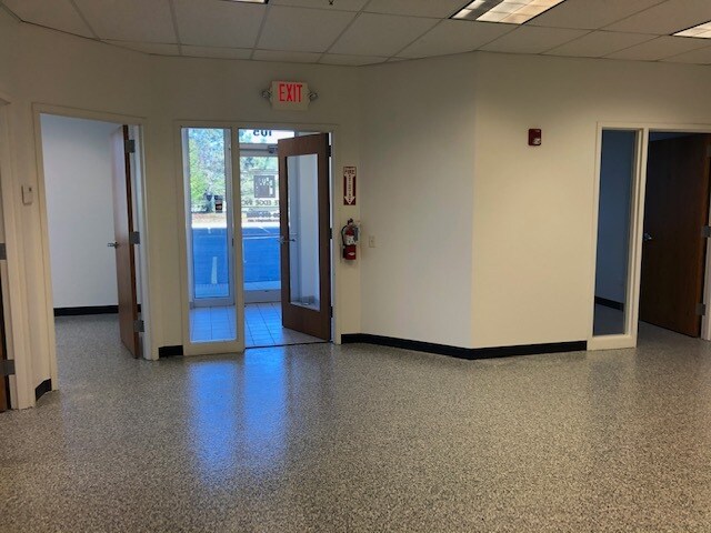 More Photos Of 340 Marshall Ave, Aurora Warehouse For Sale