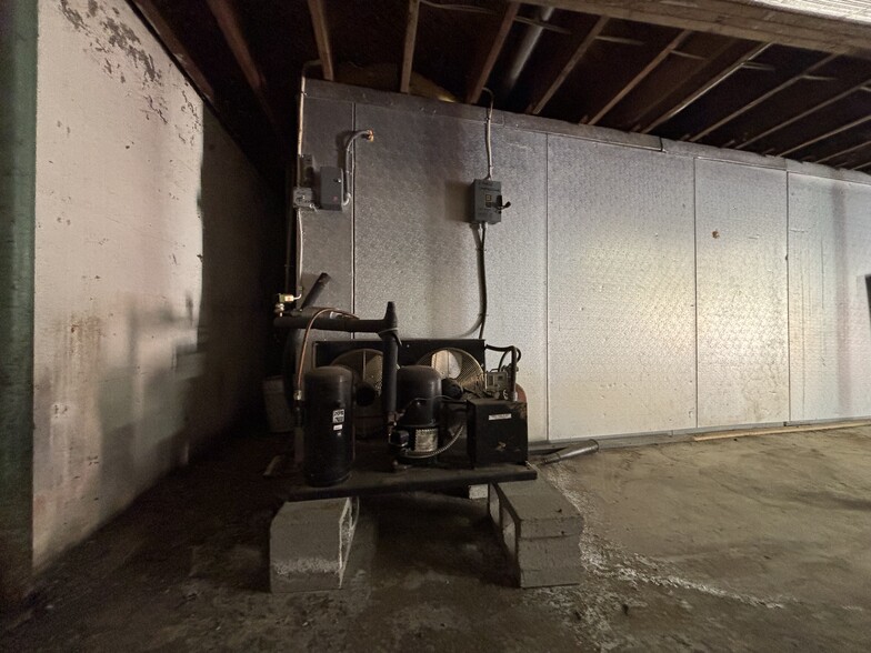 More Photos Of 82 Railroad St, Great Barrington Flex For Sale