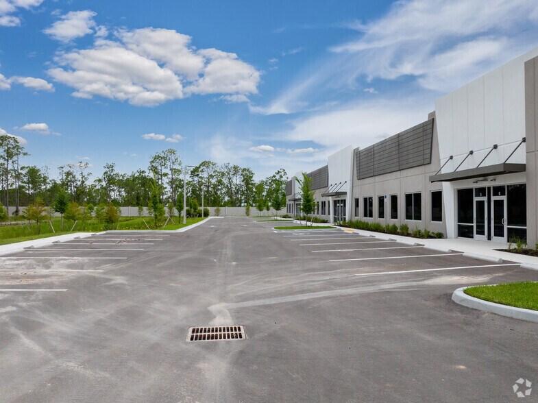 More Photos Of 7530 Penzance Blvd, Fort Myers Unknown For Lease