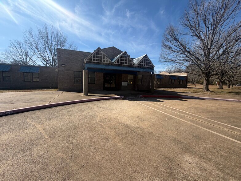 More Photos Of 1301 E Houston Ave, Crockett Religious Facility For Sale
