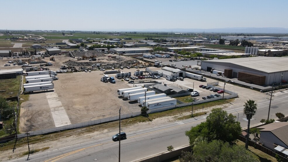 More Photos Of 1112 E Service Rd, Ceres Warehouse For Lease