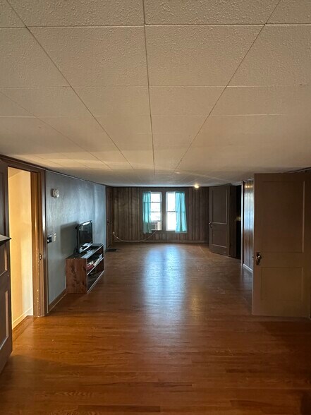 More Photos Of 9 Caulfield Ave, Camdenton Storefront Retail Office For Sale