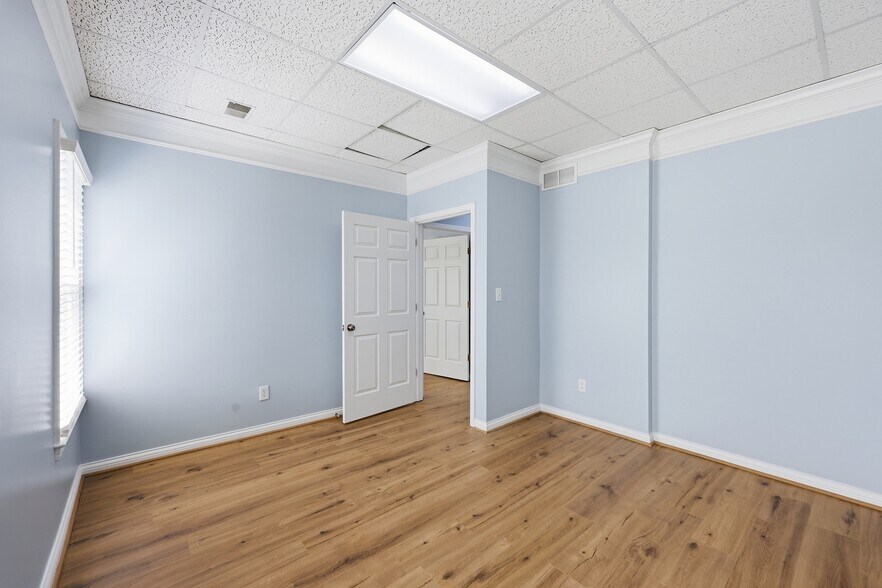 More Photos Of 531 Darby Creek Rd, Lexington Office For Lease