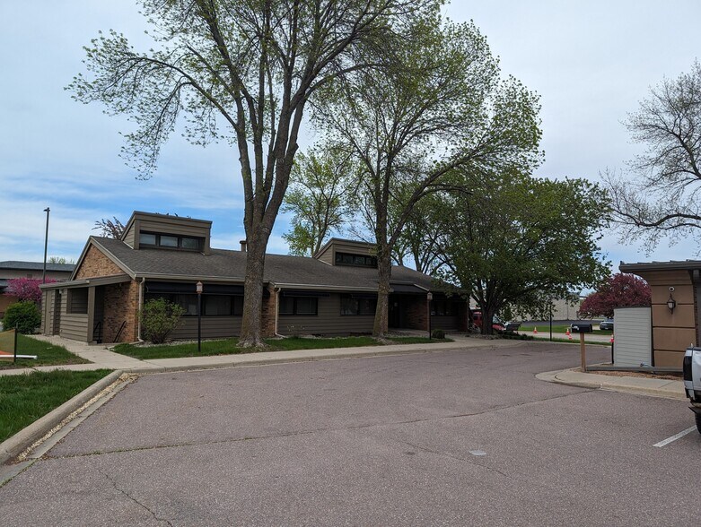 Primary Photo Of 204 Star Mankato MN 56001 st, Mankato Office For Sale