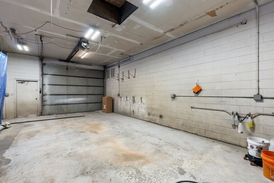 More Photos Of 845 W Moreno Ave, Colorado Springs Warehouse For Sale
