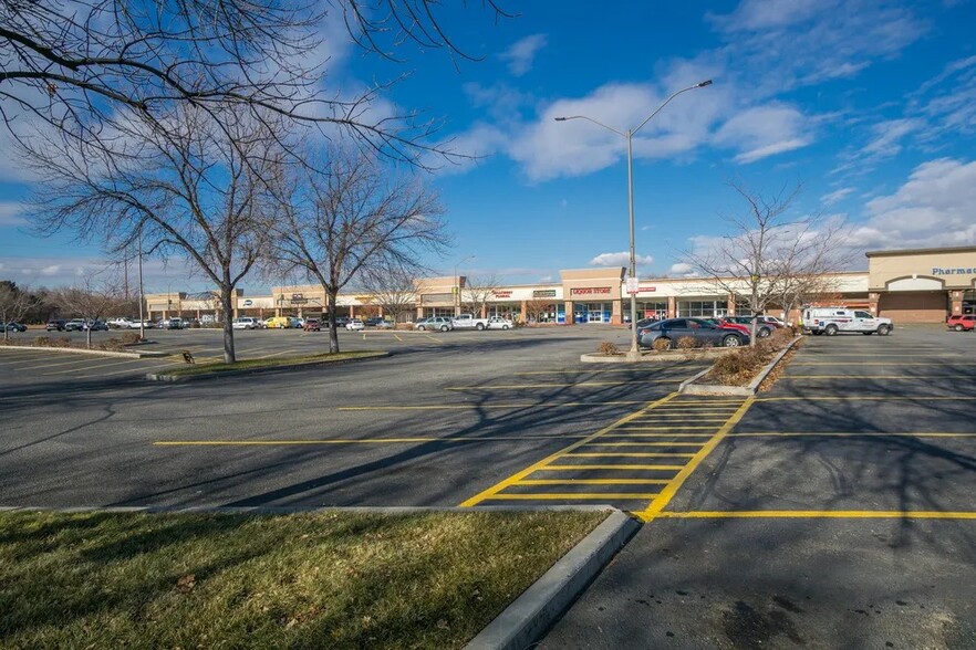 More Photos Of 5010-5330 W Overland Rd, Boise Storefront For Lease