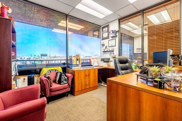 More Photos Of 1622 N Black Canyon Fwy, Phoenix Office For Lease