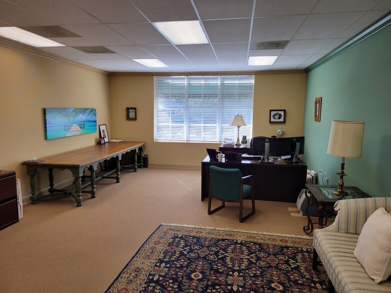 More Photos Of 2745 E Oakland Park Blvd, Fort Lauderdale Office For Sale