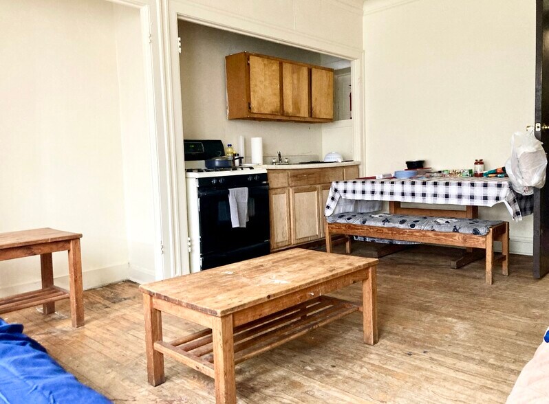 More Photos Of 7846 S Essex Ave, Chicago Apartments For Sale